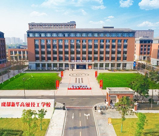 學(xué)校大門俯拍視角