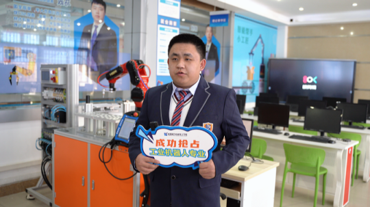 <b>遠行求學來新華，機器人夢想在此啟航！</b>