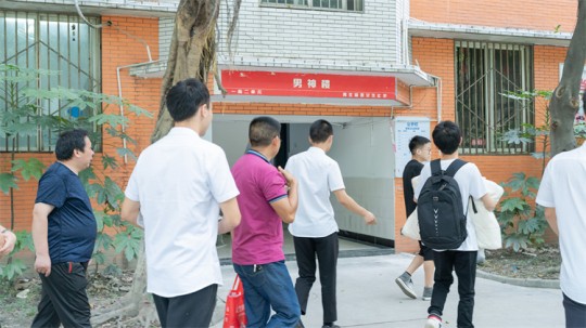 <b>同成長，齊奮進！自貢雙胞胎兄弟雙雙報考成都新華</b>