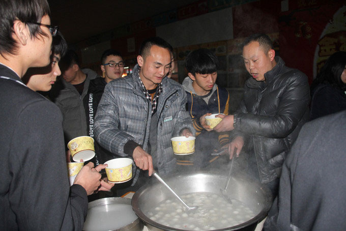 做湯圓，猜燈謎，嗨到停不下來