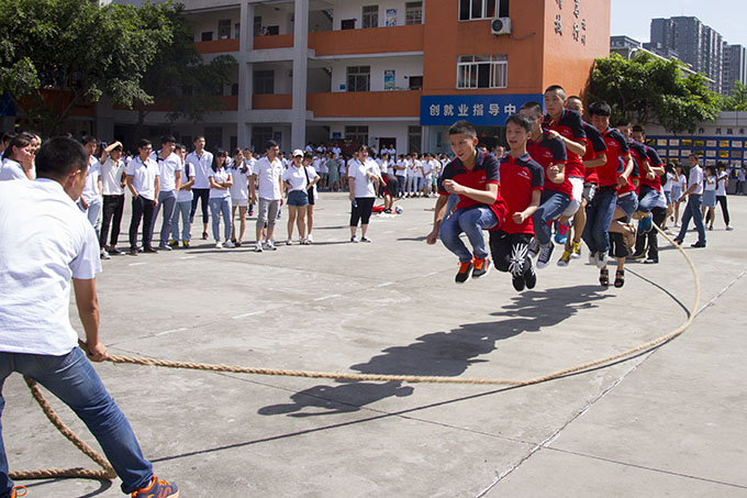 趣味運動會，老師和同學(xué)們都玩嗨了！