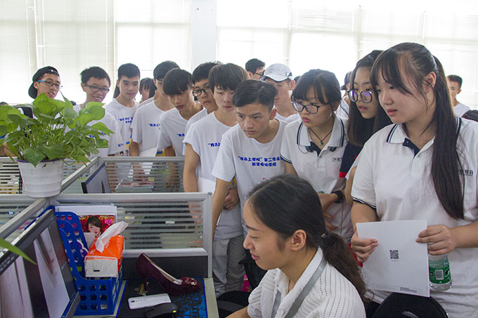 IT夏令營(yíng)，快樂和成長(zhǎng)與我們同行