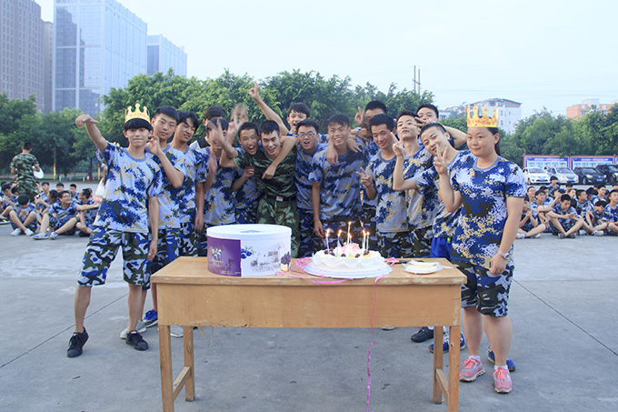 全校生日大party，新華有你更精彩