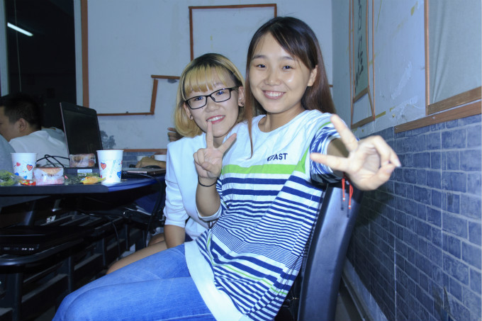 中秋節(jié)到了，各班級(jí)舉辦茶話(huà)會(huì)歡度佳節(jié)