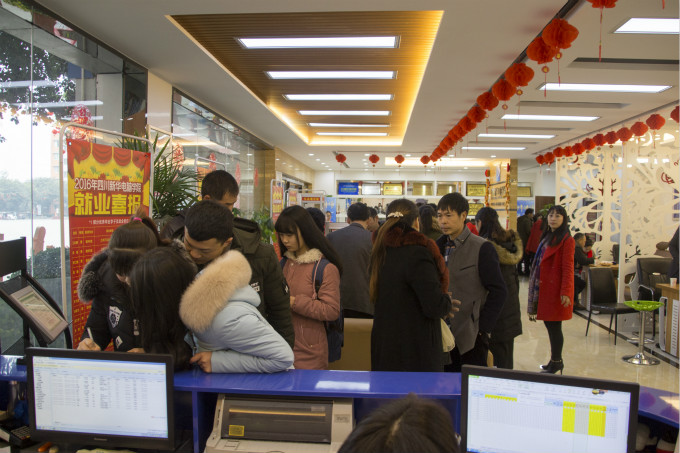 新年新氣象，新生報(bào)名場(chǎng)面火爆