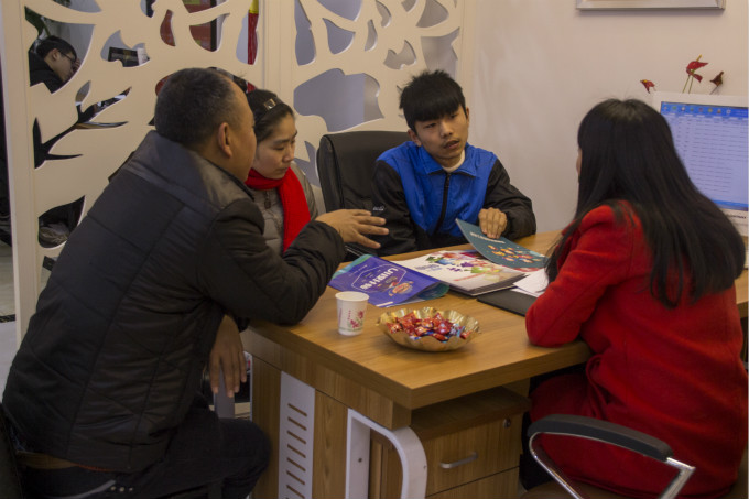 新年新氣象，新生報(bào)名場(chǎng)面火爆