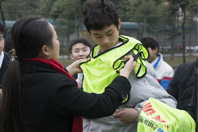 在拓展中相互認識，在拓展中展現(xiàn)自我