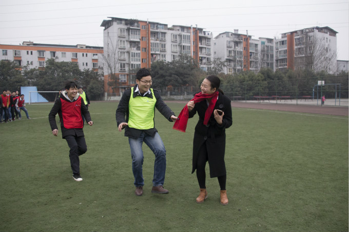 在拓展中相互認識，在拓展中展現(xiàn)自我