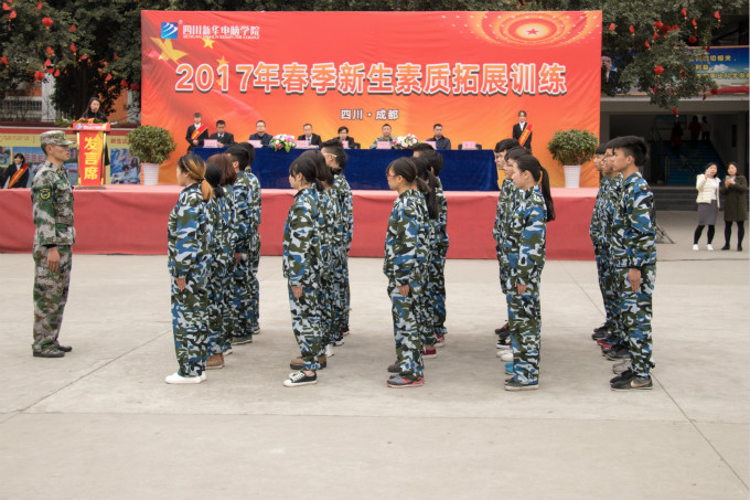 軍訓(xùn)會(huì)操表演，青春與奮進(jìn)的完美結(jié)合！