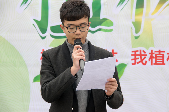 植樹節(jié)，四川新華師生在行動(dòng)！