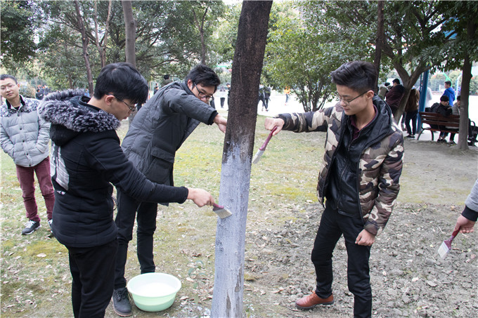植樹節(jié)，四川新華師生在行動(dòng)！
