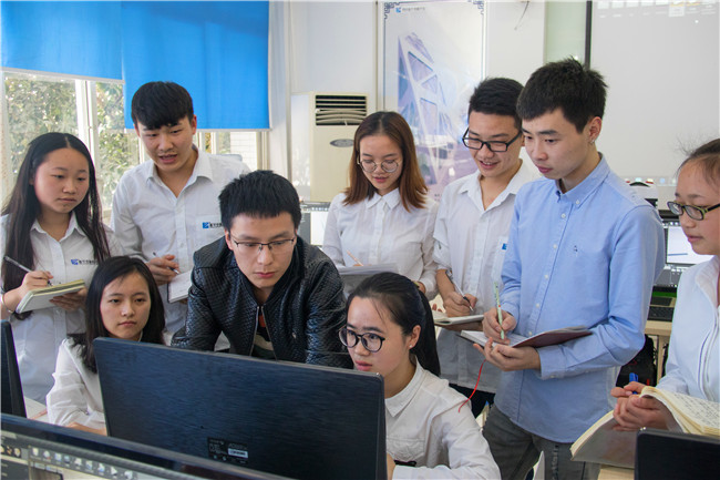 企業(yè)項(xiàng)目實(shí)訓(xùn)，VR技術(shù)大咖空降課堂