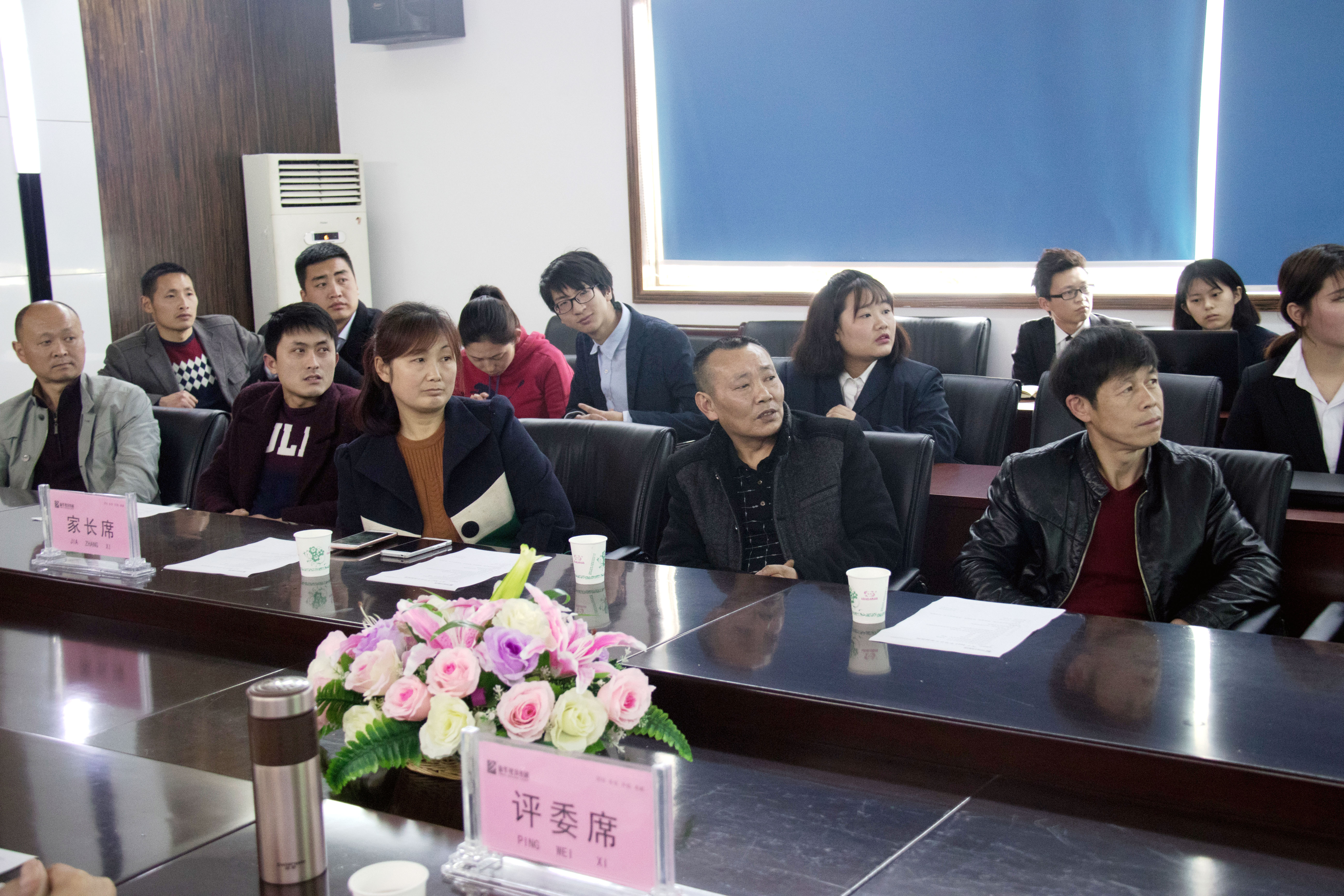 幸福就是，畢業(yè)答辯時(shí)有父母的見(jiàn)證