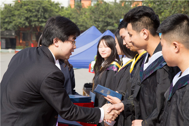 畢業(yè)了：感恩母校，放飛夢(mèng)想！