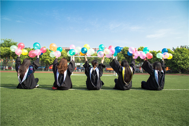 畢業(yè)了：感恩母校，放飛夢(mèng)想！