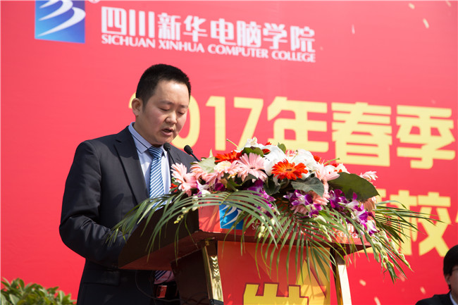 IT人才供需洽談會：100多家企業(yè)，“職”為新華