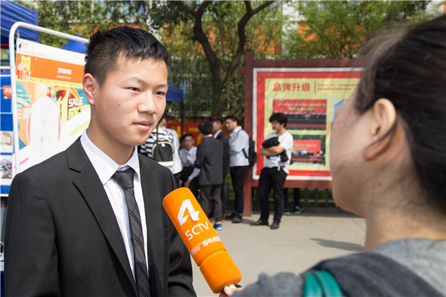 IT人才供需洽談會：100多家企業(yè)，“職”為新華