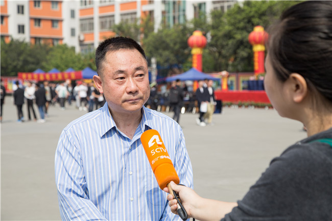 IT人才供需洽談會：100多家企業(yè)，“職”為新華