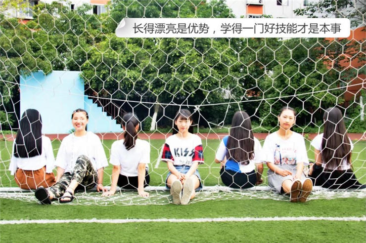 四川新華學(xué)子爭(zhēng)相為班級(jí)代言