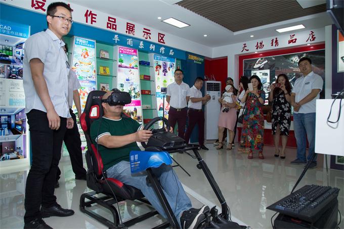 張德高告訴你：學(xué)電腦來新華，巴適得板！