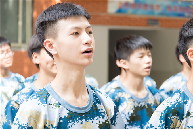 歌聲嘹亮，唱響17級(jí)秋季第一批新生軍訓(xùn)