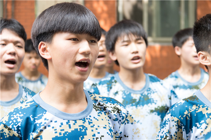 歌聲嘹亮，唱響17級(jí)秋季第一批新生軍訓(xùn)