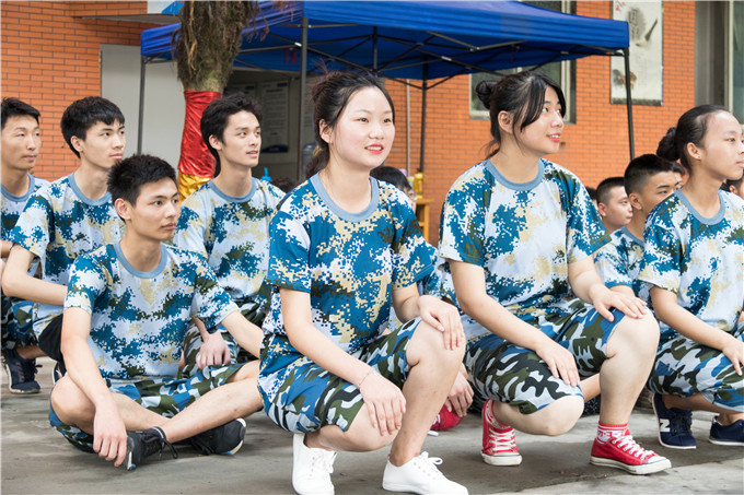 歌聲嘹亮，唱響17級(jí)秋季第一批新生軍訓(xùn)