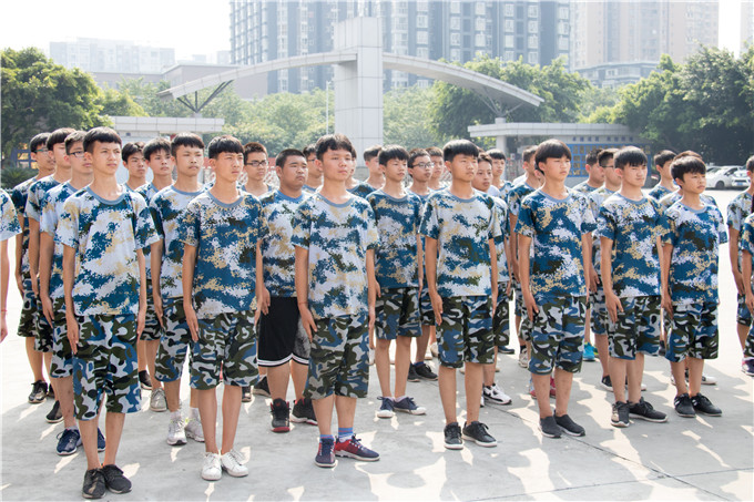 2017年秋季新生軍訓(xùn)會(huì)操暨總結(jié)表彰大會(huì)