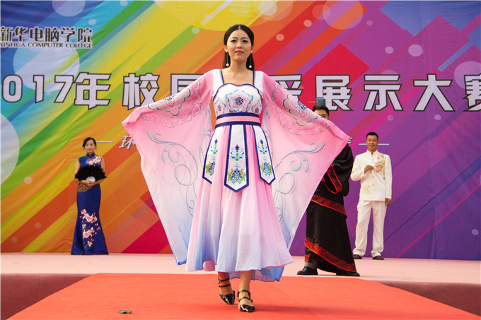  四川新華2017年風(fēng)采展示大賽——“T臺(tái)秀”