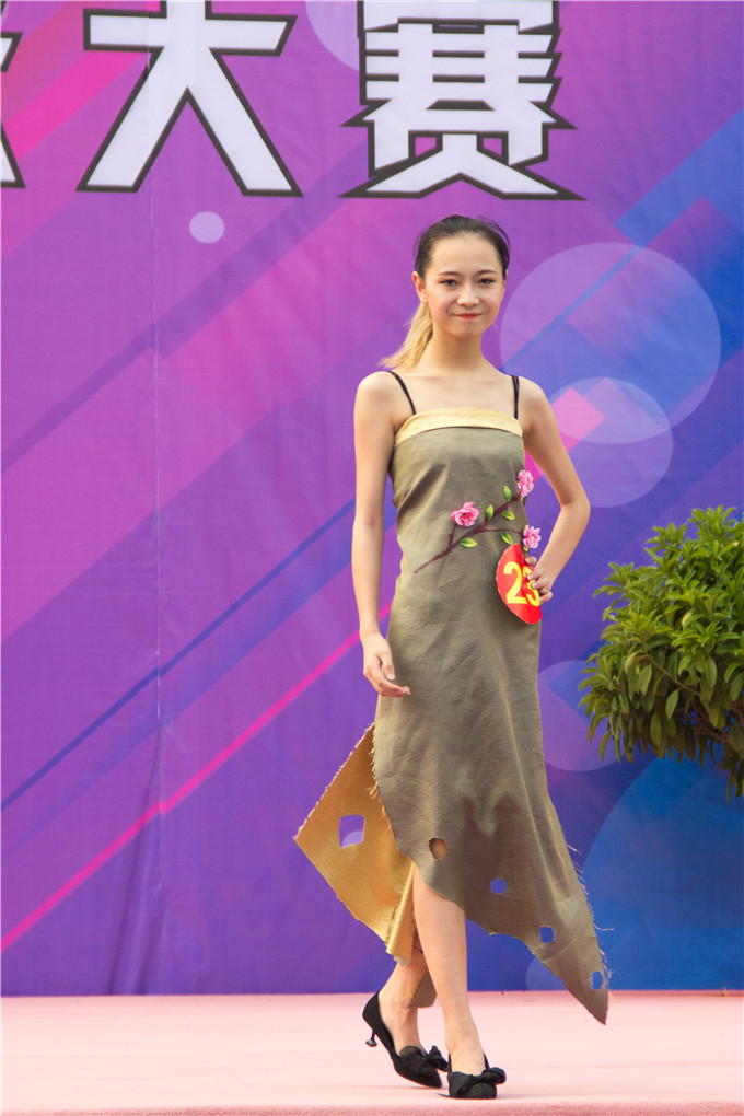  四川新華2017年風(fēng)采展示大賽——“T臺(tái)秀”