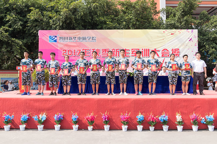 秋季軍訓會操完滿結束，新生面貌煥然一新