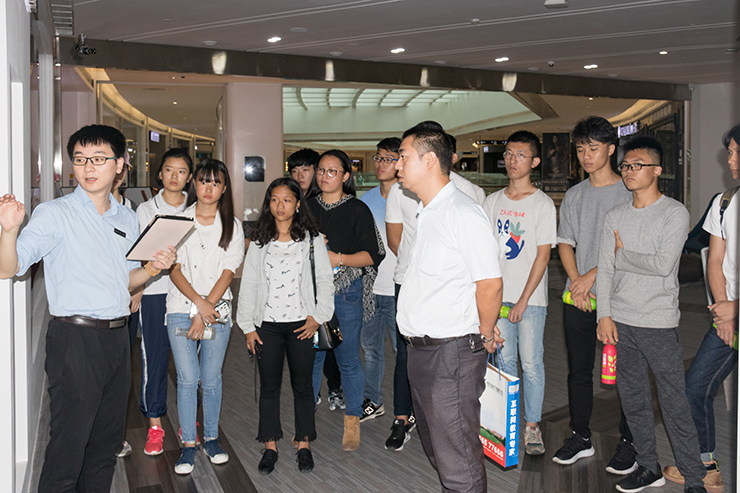 與智能握手，四川新華電腦學(xué)院學(xué)子企業(yè)參觀行