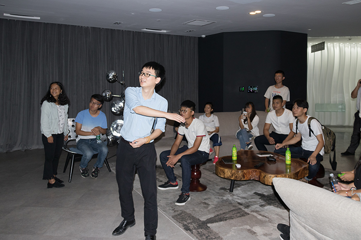 與智能握手，四川新華電腦學(xué)院學(xué)子企業(yè)參觀行