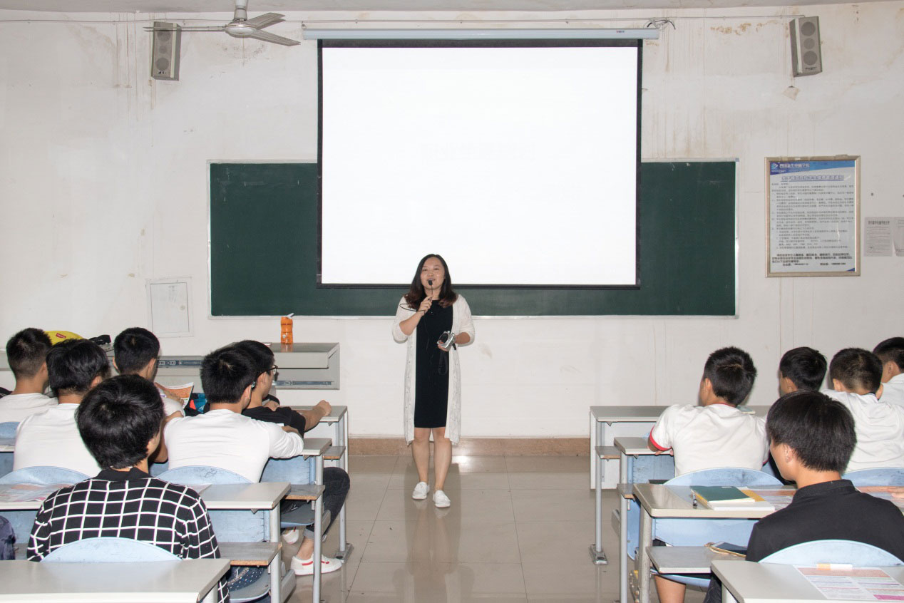 近距離接觸互聯(lián)網(wǎng)電商企業(yè)CEO、探索未來發(fā)展路