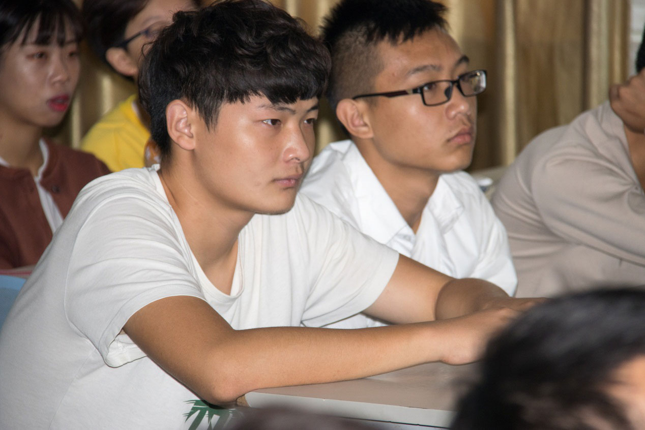 近距離接觸互聯(lián)網(wǎng)電商企業(yè)CEO、探索未來發(fā)展路