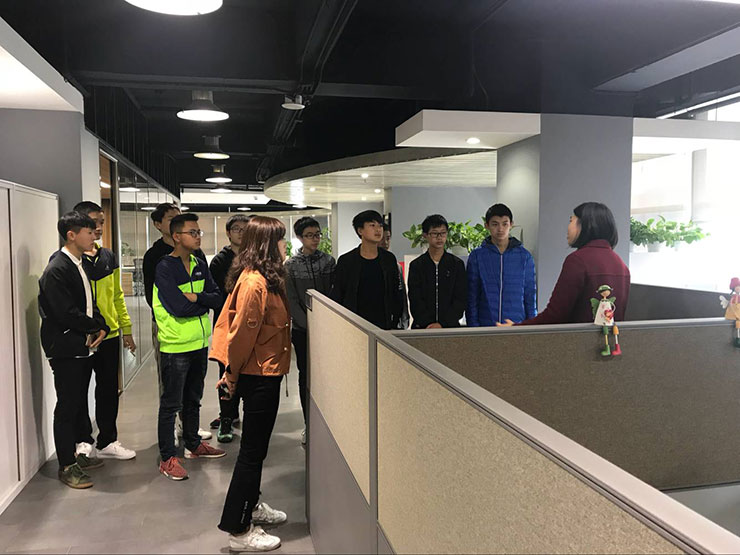 四川新華學子企業(yè)行：走進四通瑞坤有限公司