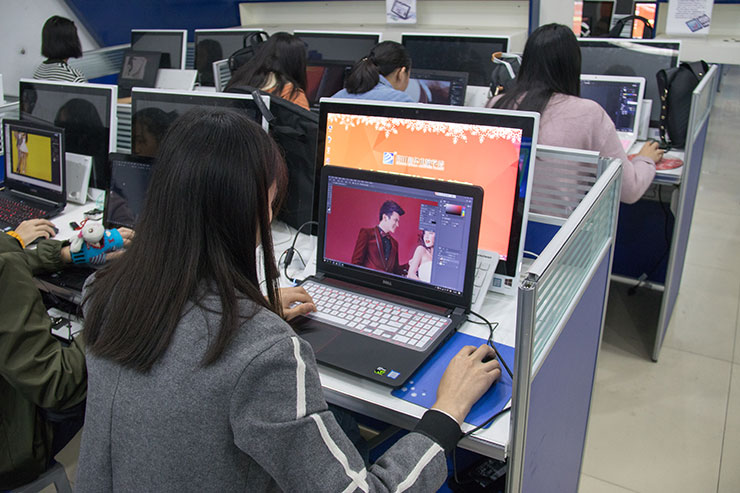 天氣涼，四川新華技能大賽火熱舉辦，學(xué)子露鋒芒