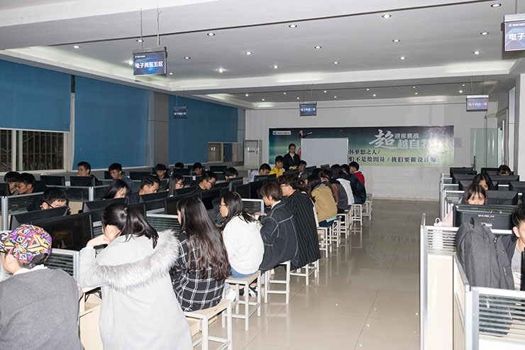 天氣涼，四川新華技能大賽火熱舉辦，學(xué)子露鋒芒