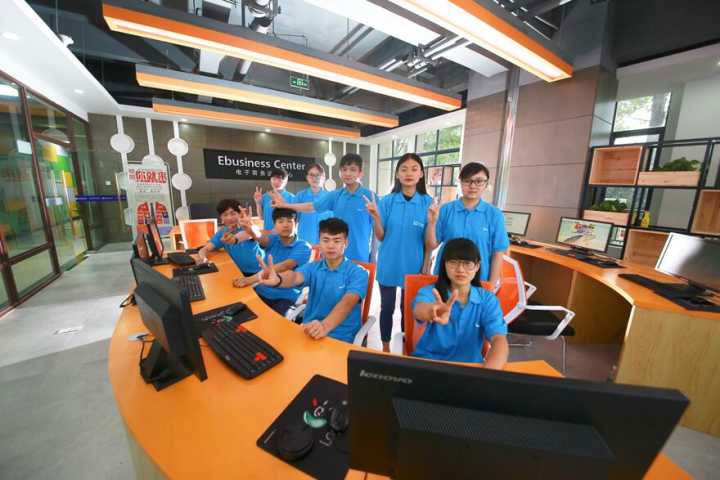 百度Moments營(yíng)銷(xiāo)盛典揭秘，新華教育集團(tuán)榮登品牌數(shù)字資產(chǎn)榜首