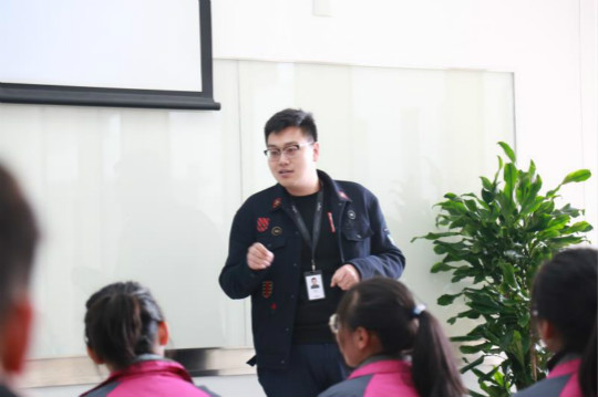 科技零距離！新華學(xué)子百度互聯(lián)網(wǎng)體驗之旅  