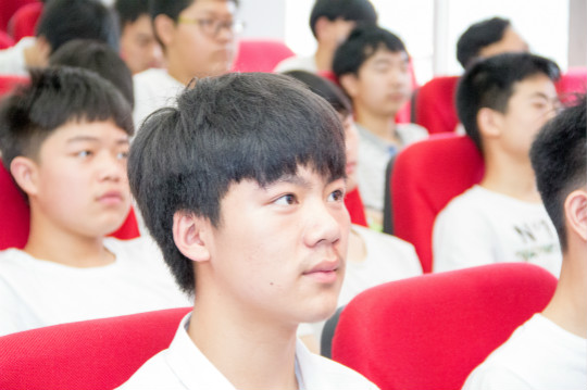 四川新華與集團一起見證2018新華互聯(lián)網(wǎng)科技新專業(yè)發(fā)布會