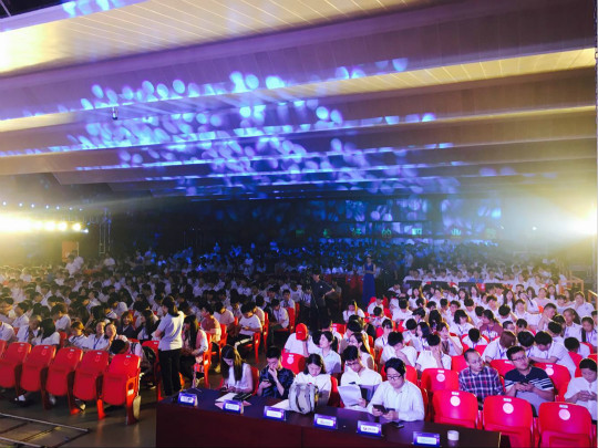 《VR專(zhuān)業(yè)人才聯(lián)合培養(yǎng)基地》落戶(hù)四川新華電腦學(xué)院51VR授牌