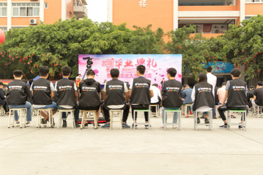 高考上上簽！四川新華全體員工祝廣大考生金榜題名！