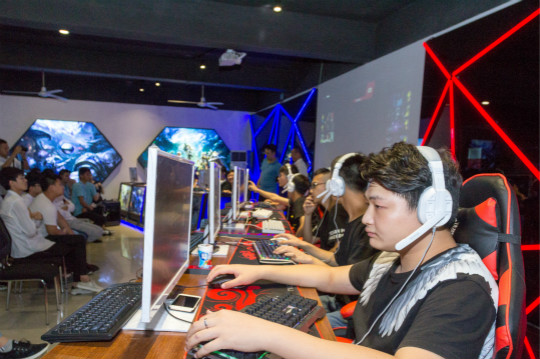 四川新華電競(jìng)專業(yè)正式開(kāi)館 英雄聯(lián)盟聯(lián)誼賽奏響最強(qiáng)音