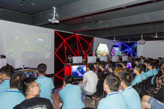 四川新華電競(jìng)專業(yè)正式開(kāi)館 英雄聯(lián)盟聯(lián)誼賽奏響最強(qiáng)音