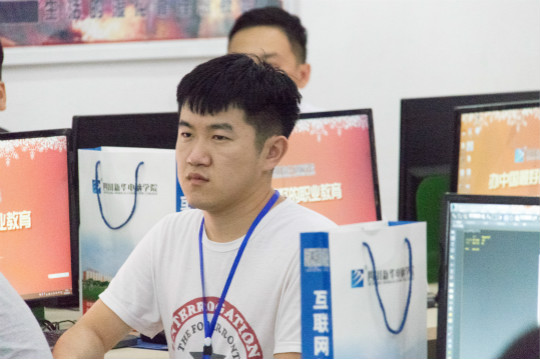 新華互聯(lián)網(wǎng)科技2018暑期VR師資培訓之：讓VR在課堂上誕生