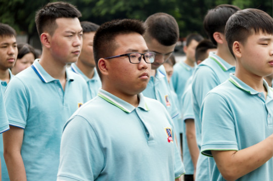 春風(fēng)十里不如你，新生軍訓(xùn)歡樂多  