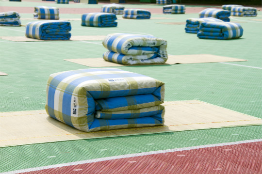 春風(fēng)十里不如你，新生軍訓(xùn)歡樂多  