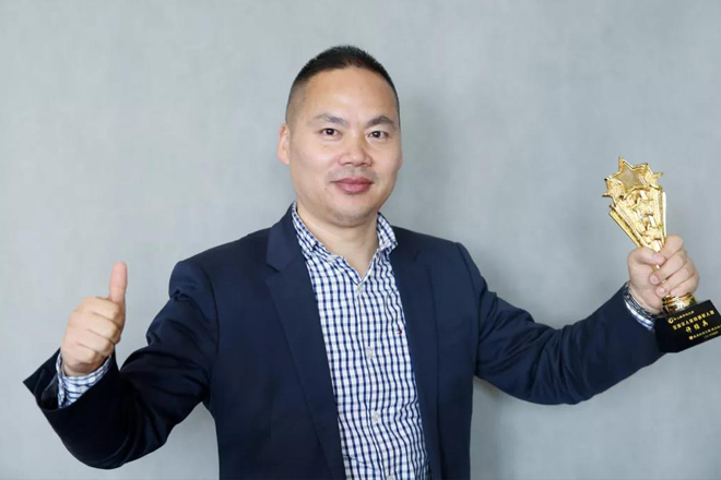 新華教育集團(tuán)常務(wù)副總裁許紹兵接受新浪網(wǎng)專訪