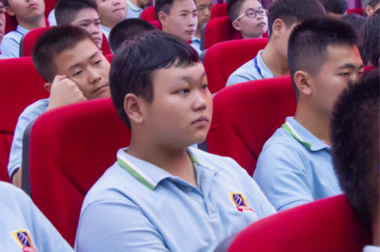 老師來了—VIP講師為新華學(xué)子帶來設(shè)計(jì)的第一堂課